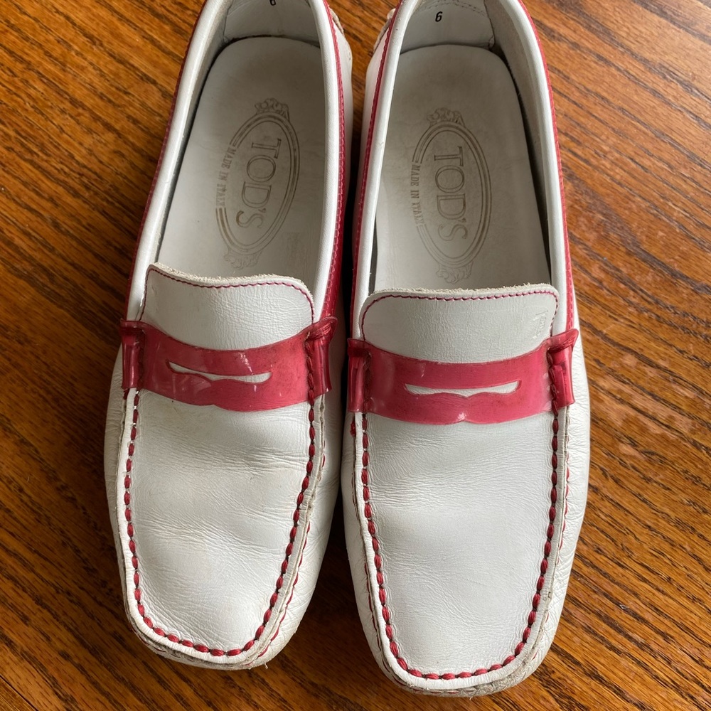 Tod’s Gomino White Leather Size 6 Pink Trim Driving Moccasin Authentic